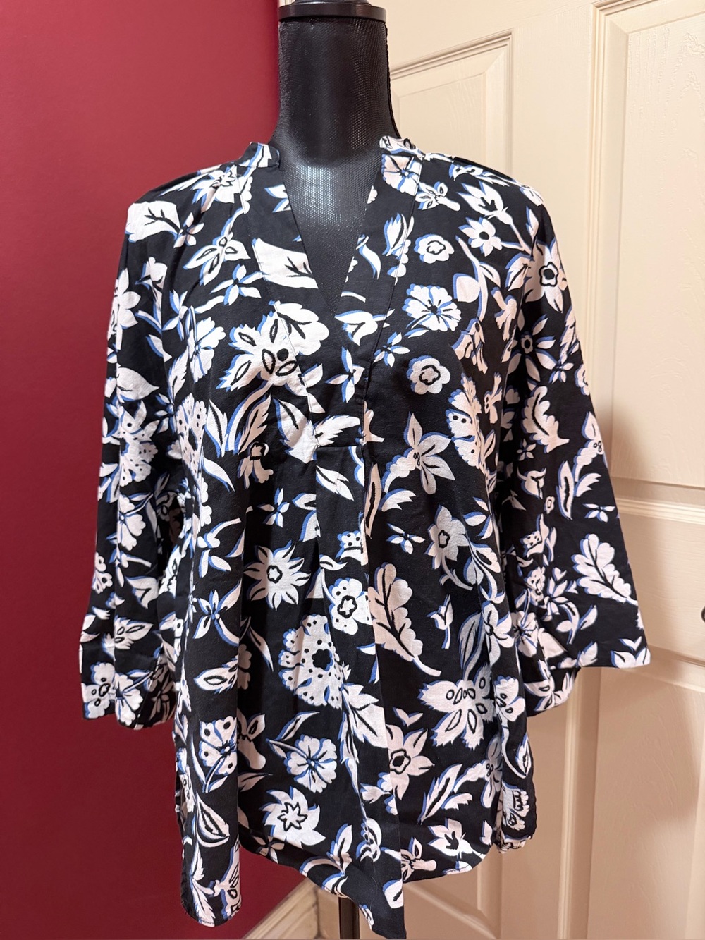 Black & White Floral Open-Front Women’s linen top